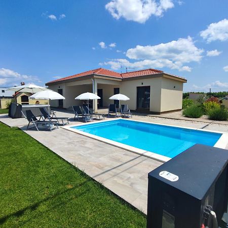 Villa Mattina, With Heated Pool And Jacuzzi Привлака Экстерьер фото