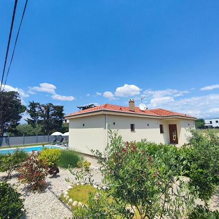Villa Mattina, With Heated Pool And Jacuzzi Привлака Экстерьер фото