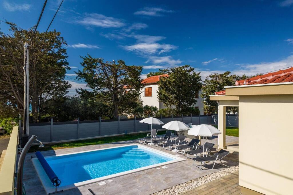Villa Mattina, With Heated Pool And Jacuzzi Привлака Экстерьер фото