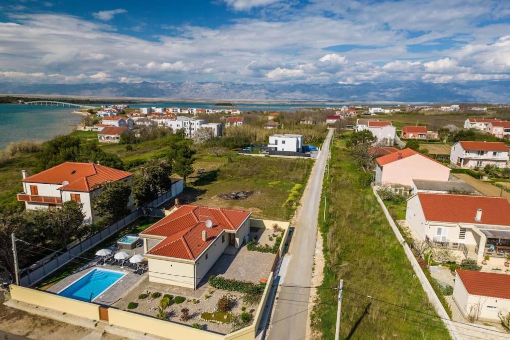 Villa Mattina, With Heated Pool And Jacuzzi Привлака Экстерьер фото