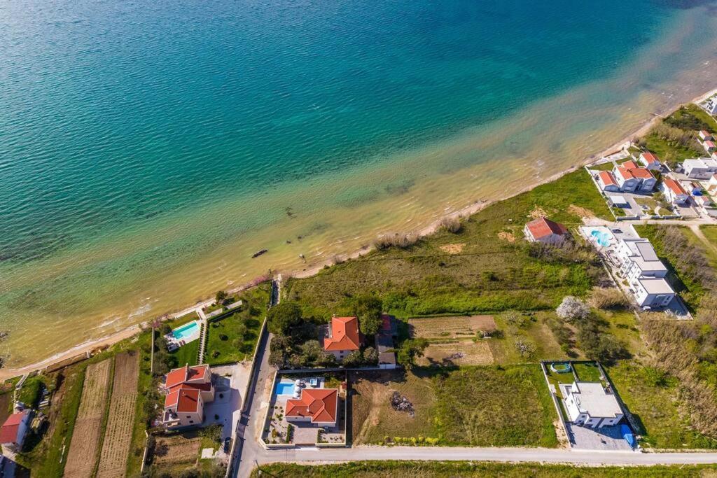 Villa Mattina, With Heated Pool And Jacuzzi Привлака Экстерьер фото