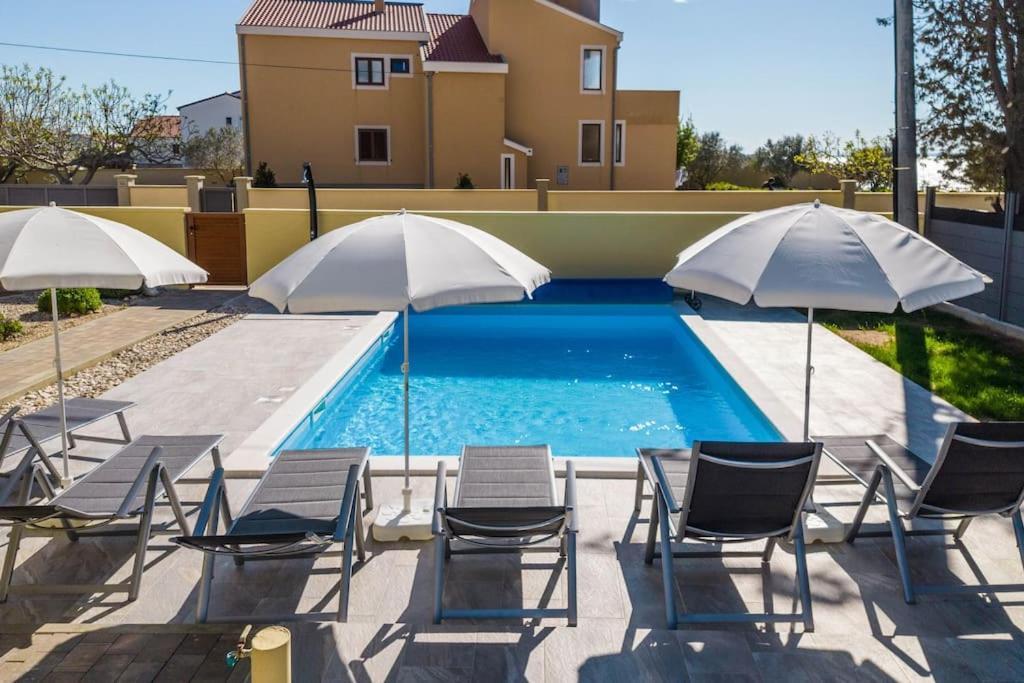 Villa Mattina, With Heated Pool And Jacuzzi Привлака Экстерьер фото