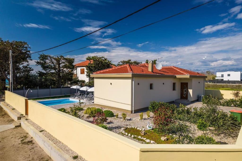 Villa Mattina, With Heated Pool And Jacuzzi Привлака Экстерьер фото