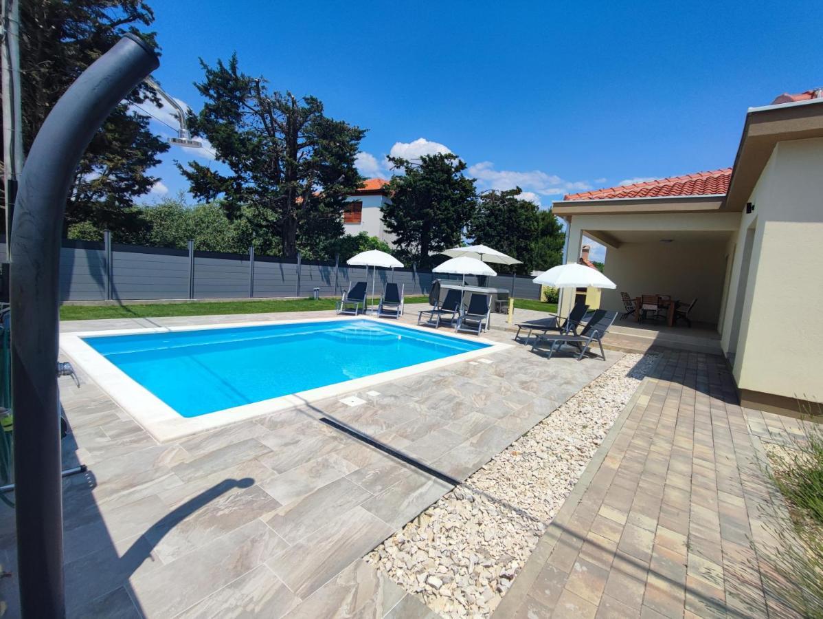 Villa Mattina, With Heated Pool And Jacuzzi Привлака Экстерьер фото